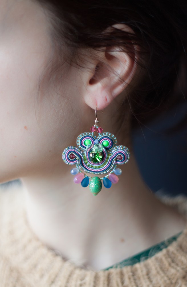 dissident sheep bijoux brodés haute couture mini earrings Friday Night 1 (1 sur 1)