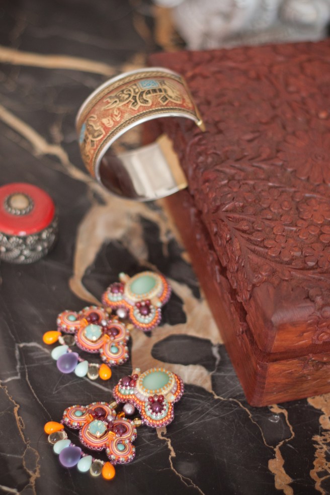 dissident sheep bijoux brodés newsletter boucles mirah (1 sur 1)