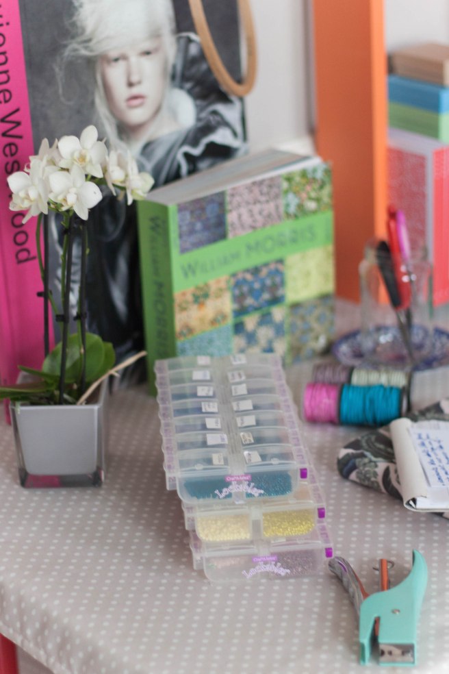 dissident-sheep-bijoux-brodes-article-atelier-4