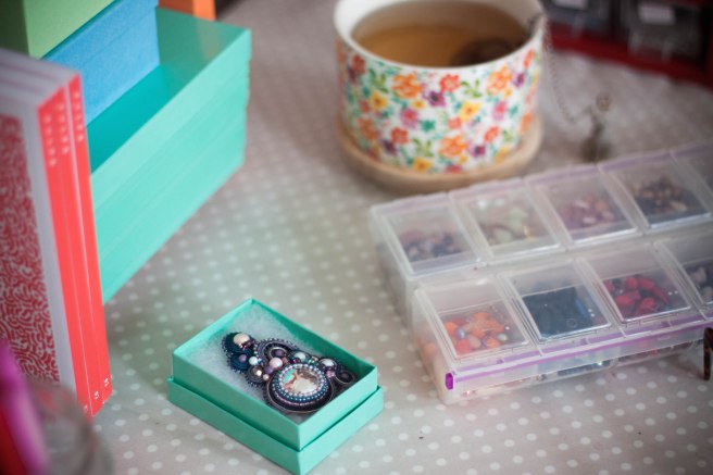 dissident-sheep-bijoux-brodes-article-atelier-5