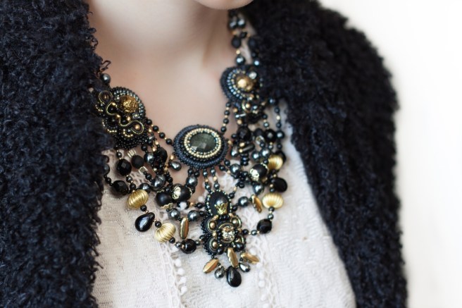 dissident_sheep_bijoux_brodes_collier_golden_ink_1_1_sur_1