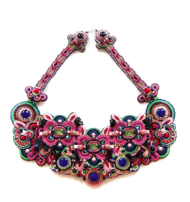 dissident_sheep_bijoux_brodes_pieces_uniques_collier_plastron_floral_philosophy_3_1_sur_1