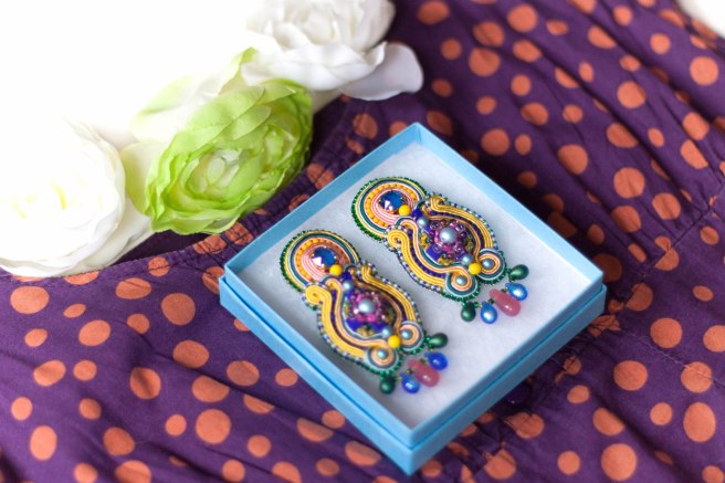 dissident sheep bijoux brodés pièces uniques - boucles Another day of Sun 2