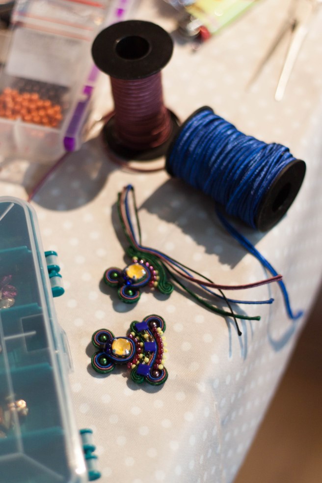 Dissident sheep bijoux brodés haute couture - collection Avril 18 bluebird behind 1