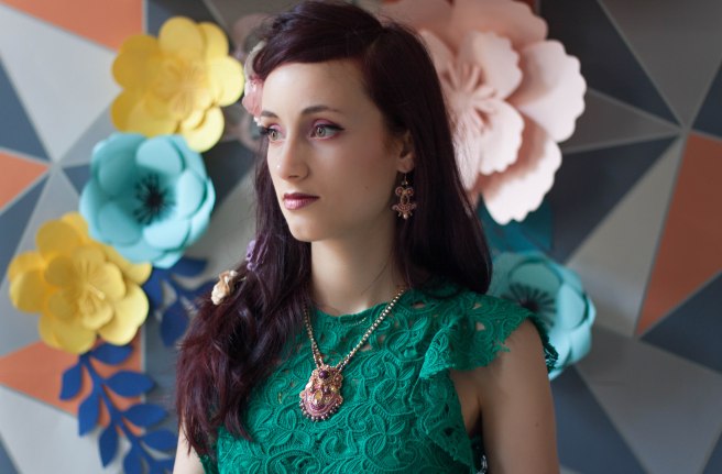 Dissident sheep bijoux brodés haute couture - Shooting au petit bonheur la fleur murielle jacquet - Jeanne 10